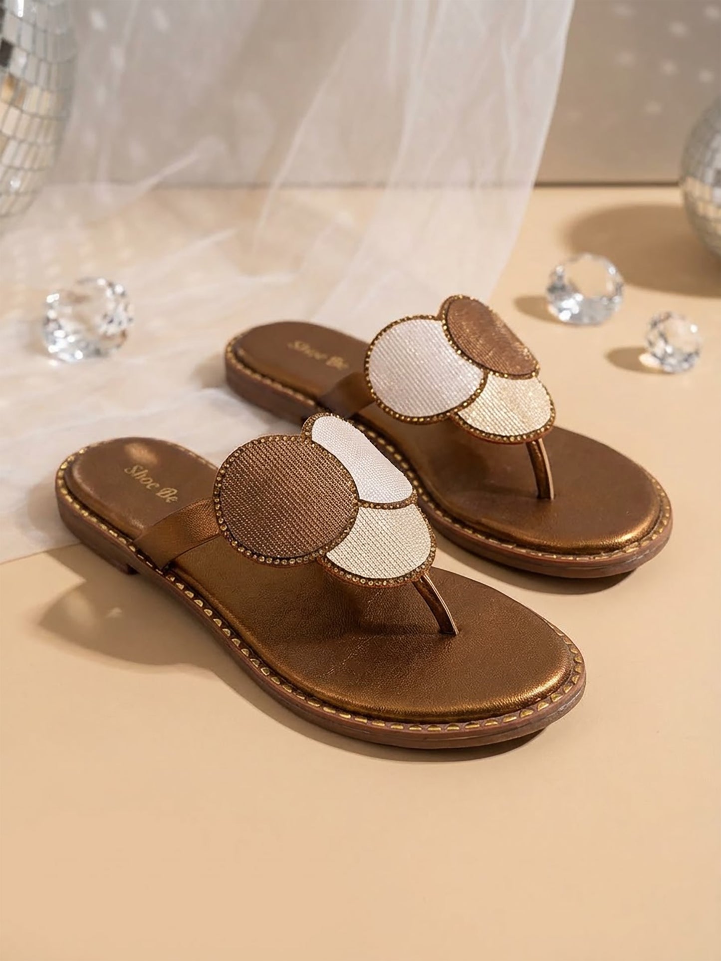 Layered Circular Toe-Post Flats
