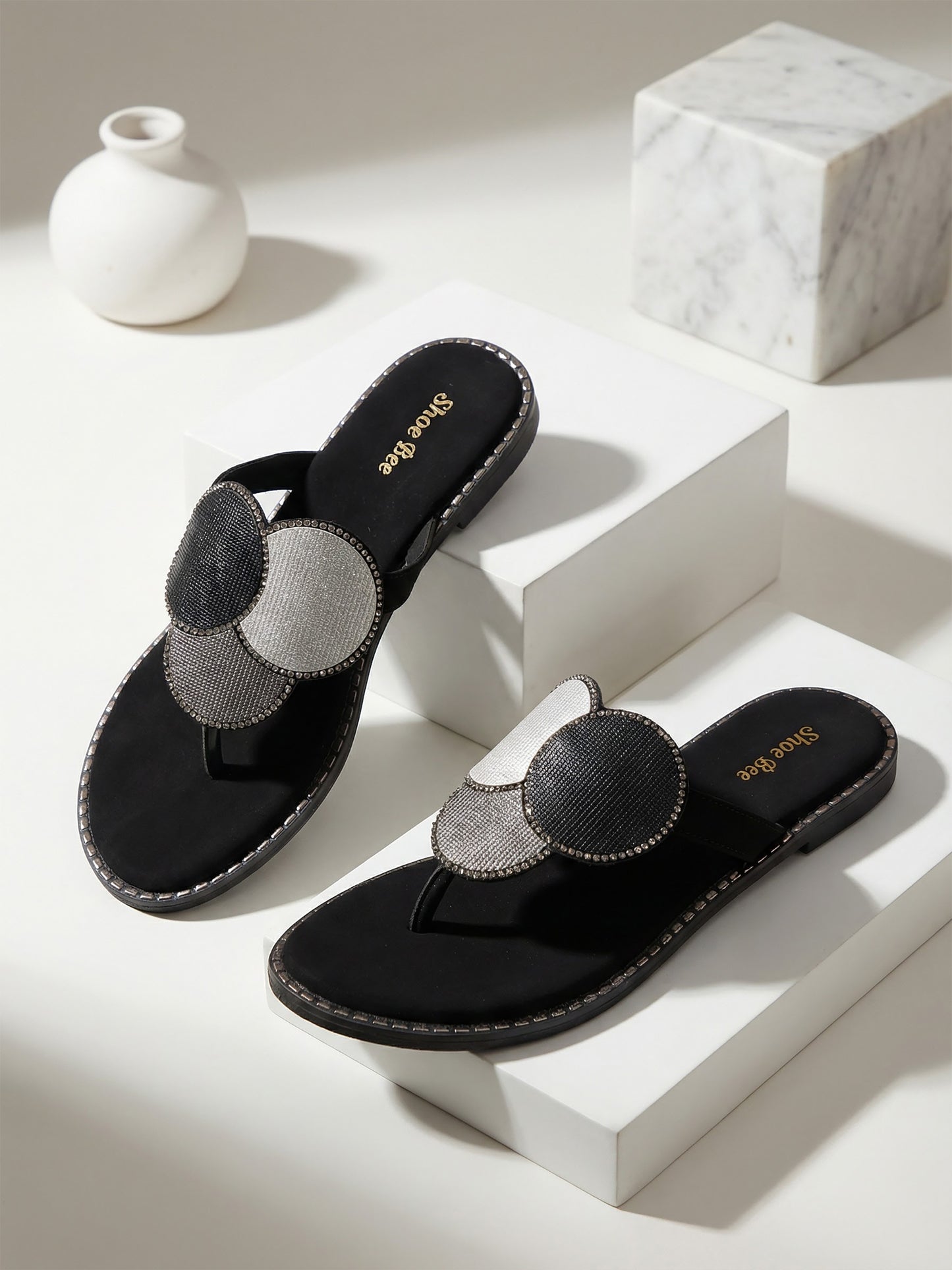 Layered Circular Toe-Post Flats