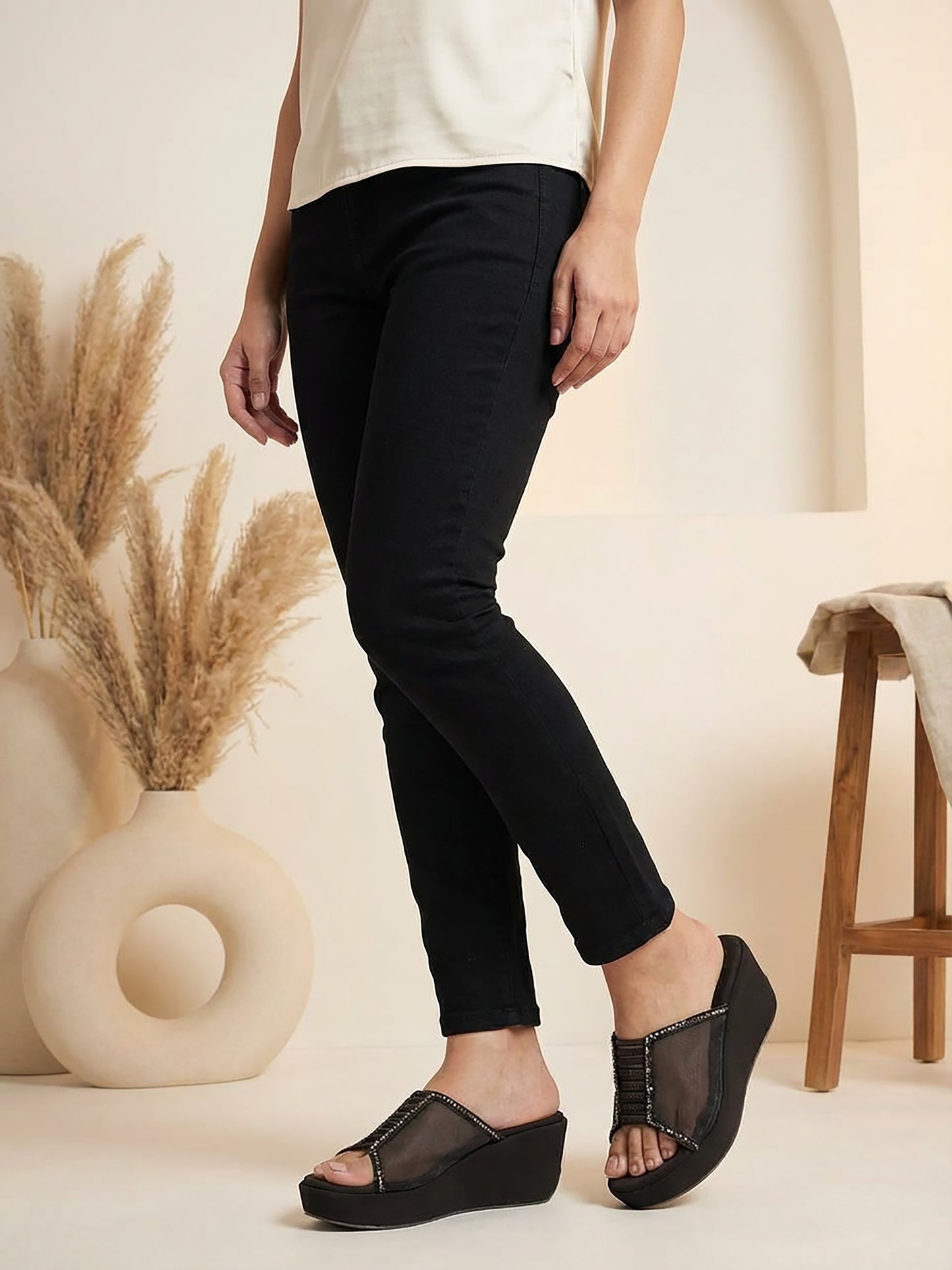Wide Band Heels