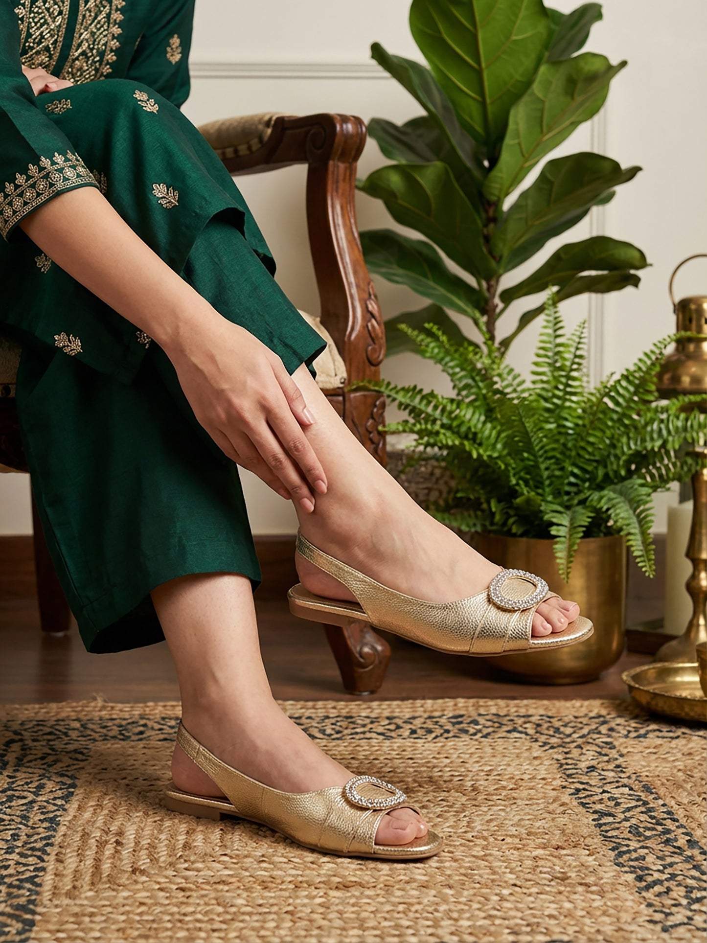 Flat Broach Peep Toes